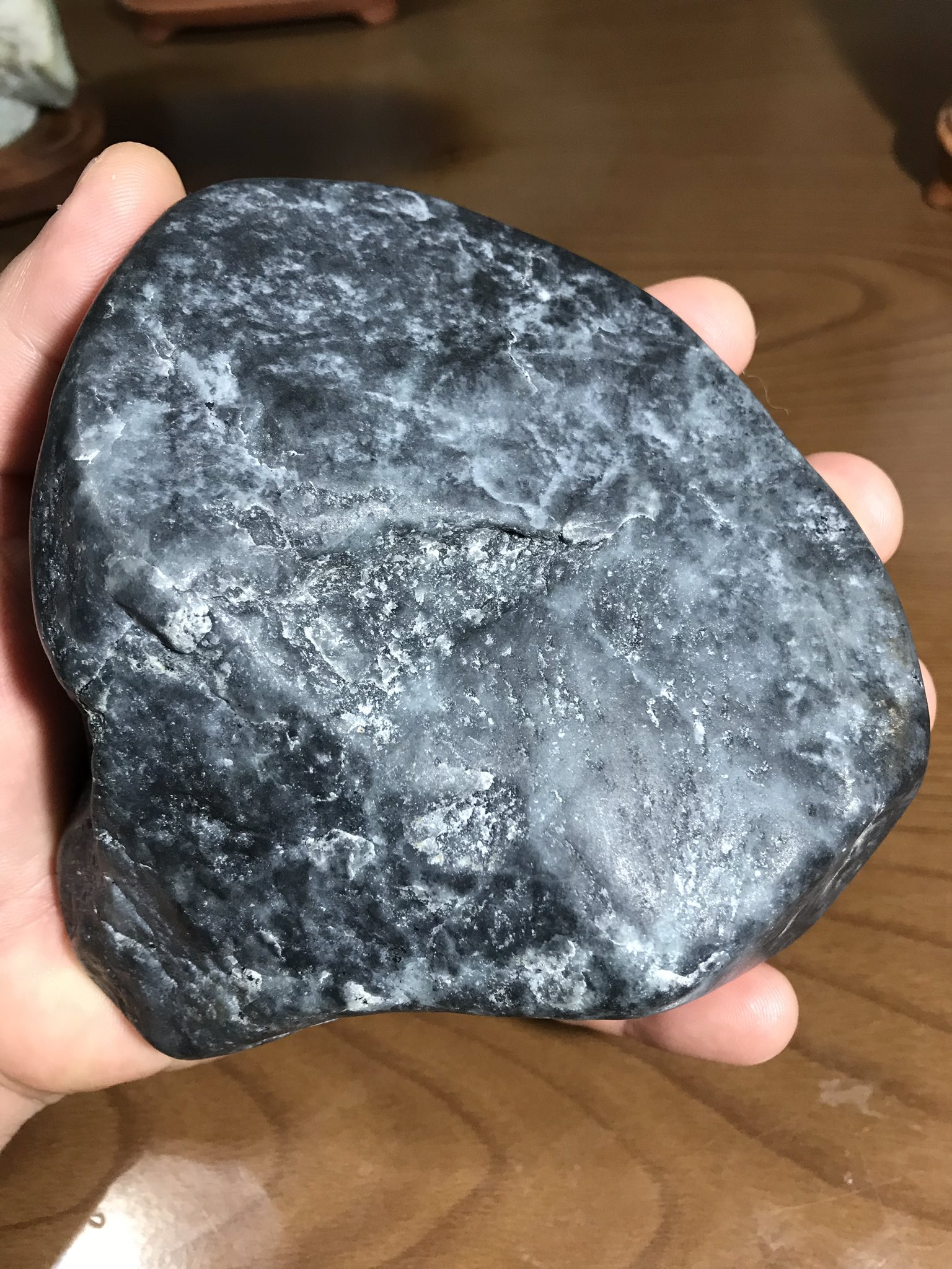 糸魚川 黒翡翠 ヒスイ 原石 - 置物 糸魚川 黒翡翠 ヒスイ 原石 - 置物