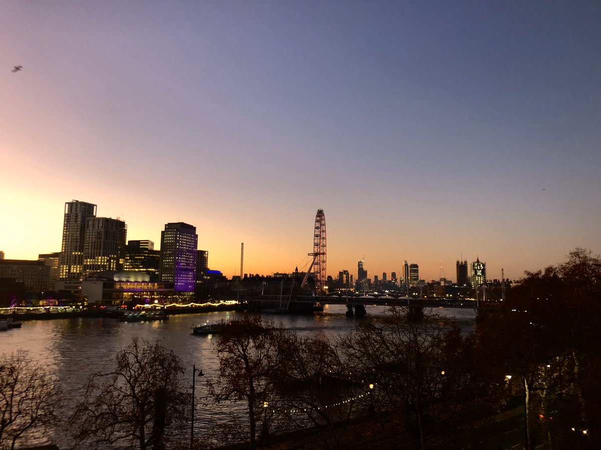 The Finance Hive are busy setting up for #FinanceHiveLondon with this beautiful dawn view...

#foreignexchange
#fxtrading