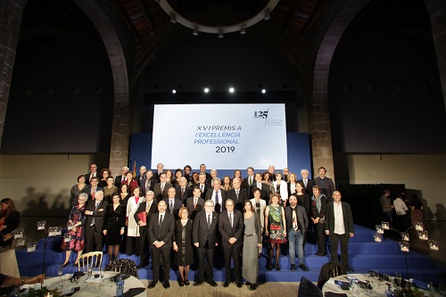 hospitaldelmar's tweet photo. Al #MaralaXarxa d'aquest mes, hem volgut conèixer les persones darrere els #PremisExcellencia del @COMBarcelona. @92257ovi, Ramon Pujol, @MCrespoBarrio, Jorge Armentia i @antonimartinezr https://t.co/pv2CVUh7IB #professionals #implicació. https://t.co/j0My6MAogy