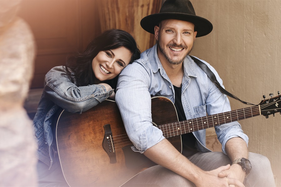 Daar is ’n varsheid in die lug. ’n Varsheid wat jou in ’n nuwe begin, ’n tweede kans laat glo. Dit is wat Jattie en Ilse de Beer van die groep Douvoordag met hul saamdra – die avontuur van nuwe uitdagings.
hellopretoria.co.za/7-minute-met-d…