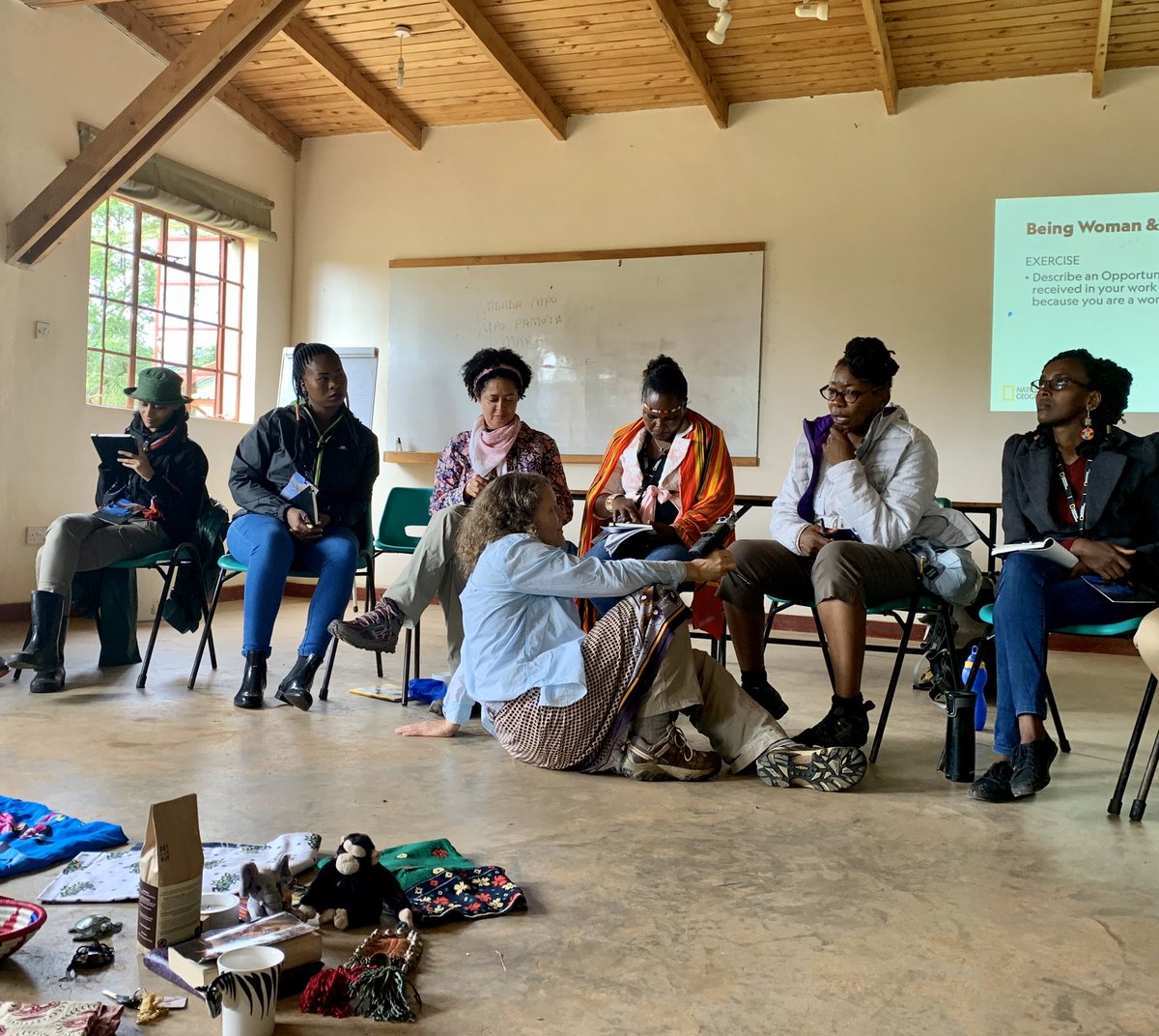 So thrilled for the @NatGeo African-region ‘Women in Conservation’ workshop at @mpalalive this week. First up, storytelling (wouldn’t be a NG event without it!) about gender experiences in conservation 🗣🎙#WomeninConservation