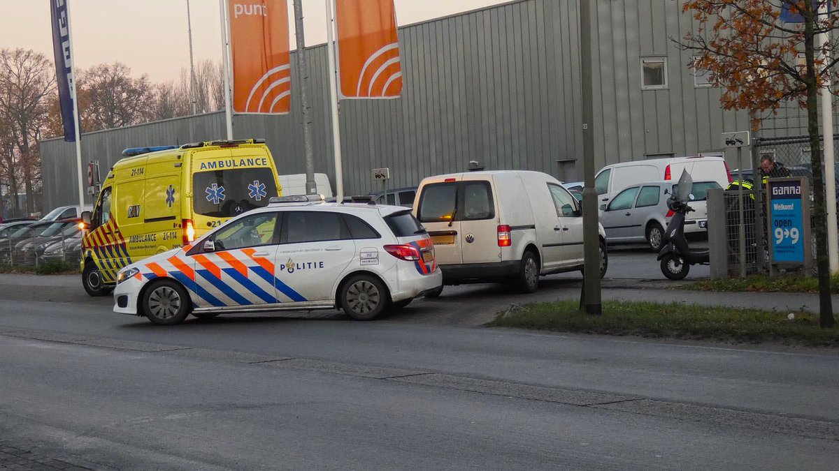 Persoon op scooter gewond na aanrijding..