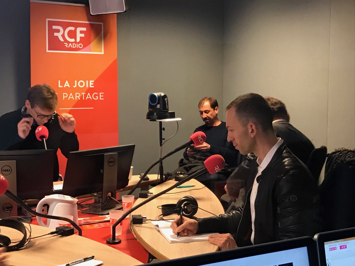 ducheminjuliett's tweet photo. Retrouvez ⁦@VictorDixen⁩ ce matin  au micro d’ ⁦@AntoineBellier⁩ en direct jusqu à 10h dans « le temps de le dire » ⁦⁦@radiorcf⁩ #extincta ⁦@CollectionR⁩ ⁦@robert_laffont⁩ https://t.co/mXpNcxRqhM