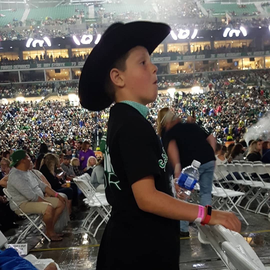 ack178's tweet image. I didnt think it was possible...but after watching @garthbrooks biography, I think I love him even more! I am blessed that I was able to share his music with my boys as their first concerts!#greastestcountrysinger #greatestentertainer #myfavouritecountryartist