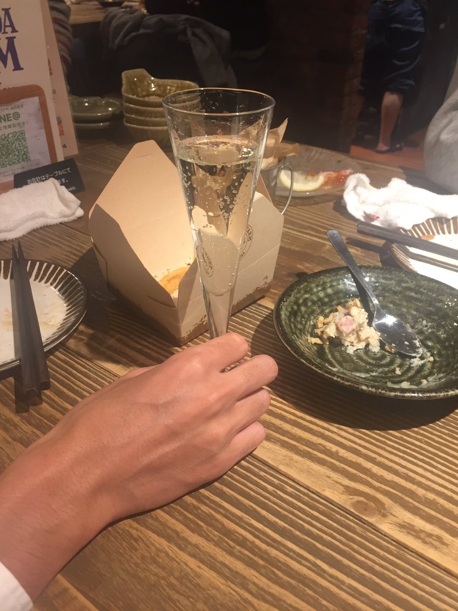 bot77393013's tweet photo. 自分を一般男性と信じて疑わないミルファーマーがつまみを食べてワインを飲んで優勝する画像、の一部。

#ファンからの投稿 https://t.co/4ACZAmvV7x
