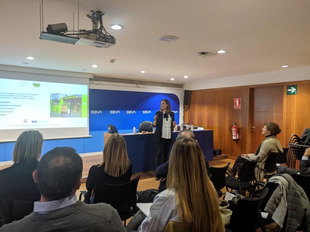 FEquipoHumano's tweet photo. 2° C A S O  D E  É X I T O 👉 Lorena Mateo de @HNsaludnatural 

Conocemos la historia de Herbolario Navarro y sus procesos más exitosos en la gestión de personas🔝

J O R N A D A @FRESH_prjct 

@JEGarciaLlop @FEHJoseVal @SHERPA_feh @INSPIRE_EU_com @EquipoHumanoSL @acadenascanamas https://t.co/QJf71N98oL