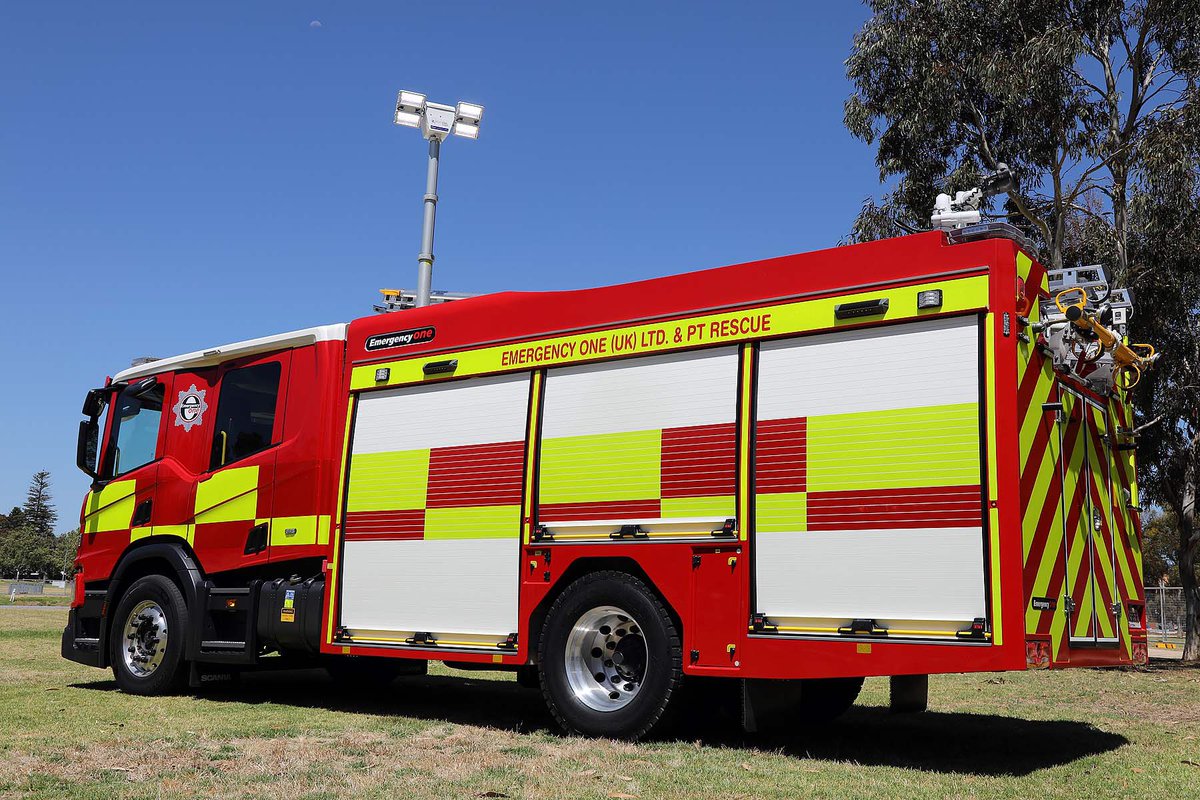 schs448's tweet photo. @EOneUKLtd @ScaniaGroup @ScaniaUK and PT Rescue under the gum trees in Auustralia #emergencyoneuk #eoneuk #scania #scaniafiretruck #ptrescue #pthydraulicsaustralia #australia #demonstrator #fireengine #firetruck #fireandrescue #sunnyday #canoneos5d4 #victoriapark https://t.co/YplOkF0rbg