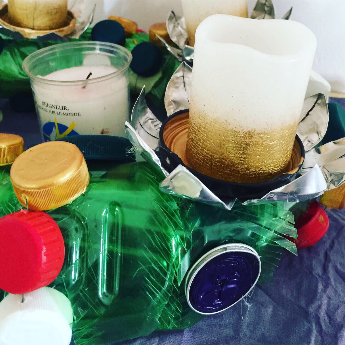 SacreCoeurP's tweet photo. Upcycling zur Adventzeit 💚♻️🕯Die 3a zeigt, wie! #bafepsacrecoeur #bafep #pressbaum #meinebafep #sacredheartschools #elementarpädagogik https://t.co/FrLiqde7Ct