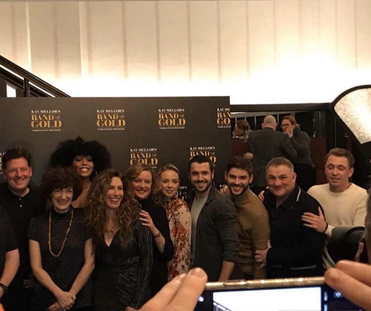 ShayneWardArmy's tweet photo. The @BandOfGoldPlay family #pressnight πππ»β€οΈ https://t.co/K0bIVfHglK