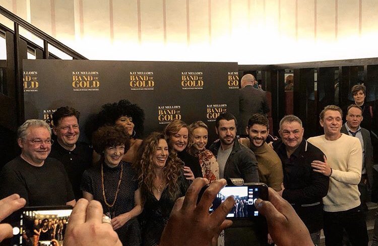 ShayneWardArmy's tweet photo. The @BandOfGoldPlay family #pressnight πππ»β€οΈ https://t.co/K0bIVfHglK