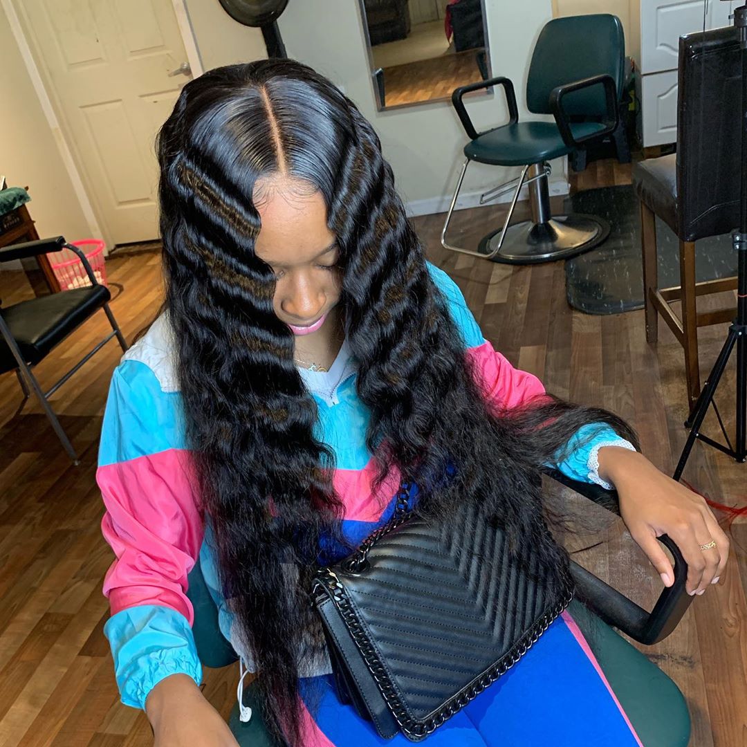 Nadulahair's tweet photo. “IT’S A CLOSURE BABE”🥰🥰 Can you find the lace👀
Hair Info:
@nadulahair Brazilian body 28 26 24 with 20 closure
Installed & styled by @thatstylistnadirah
#nadulahair #nadula #closuresewin #frontalsewin #closurewigs #frontalsewin #middlepartsewin
>>>https://t.co/PRTV9HEahJ https://t.co/JTkXkLG9LI
