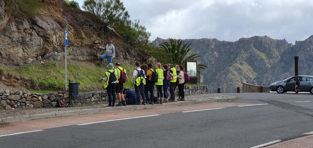 EHU_Geo's tweet photo. The journey continues on the beautiful Island of Tenerife. Today students studied dyke intrusion and measured the expansion caused by the dykes, linking this with huge #landslides which allowed #crystal rich #magma to the surface as #ankaramite. @visit_tenerife @TenerifeInforma https://t.co/dQLX1DBZfQ