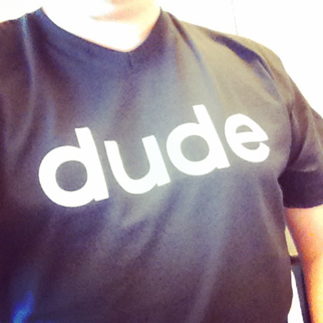 Per direct stagiair gezocht voor hulp bij vernieuwingsslag van onze site, social media en Dude magazine – we denken zelfs aan podcasts. Laat het weten! Er is stagevergoeding. Delen = lief! De t-shirts zijn op #stage #design #content #communicatie #journalistiek #hybridpublishing