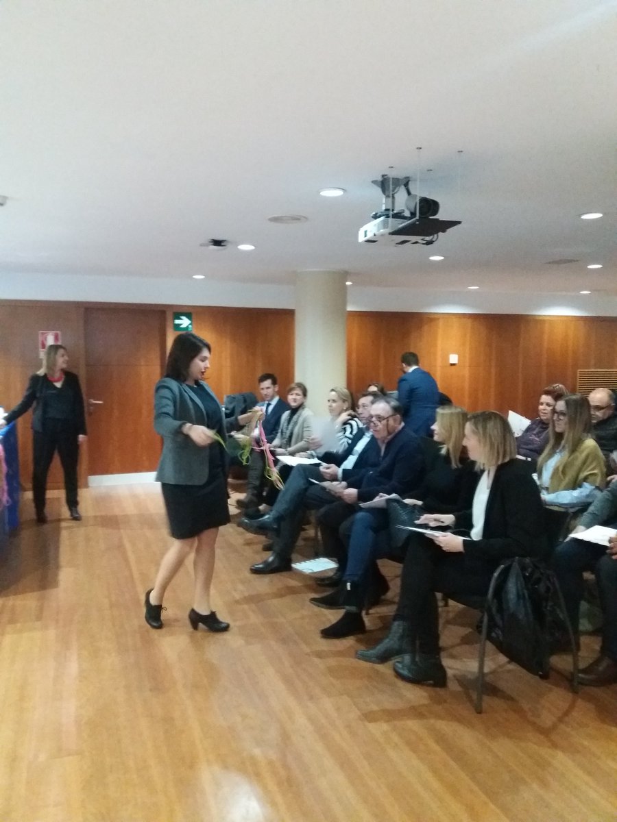 FEquipoHumano's tweet photo. ¡Empieza el reto! @NataliaJuarranz se encarga de romper los esquemas con una dinámica disruptiva en la jornada de @FRESH_prjct 👌

@JEGarciaLlop @INSPIRE_EU_com @SHERPA_feh @ANIA_FRANCE @FEDACOVA_VLC @EquipoHumanoSL @acadenascanamas @FEHJoseVal https://t.co/lTYxpN4pZi