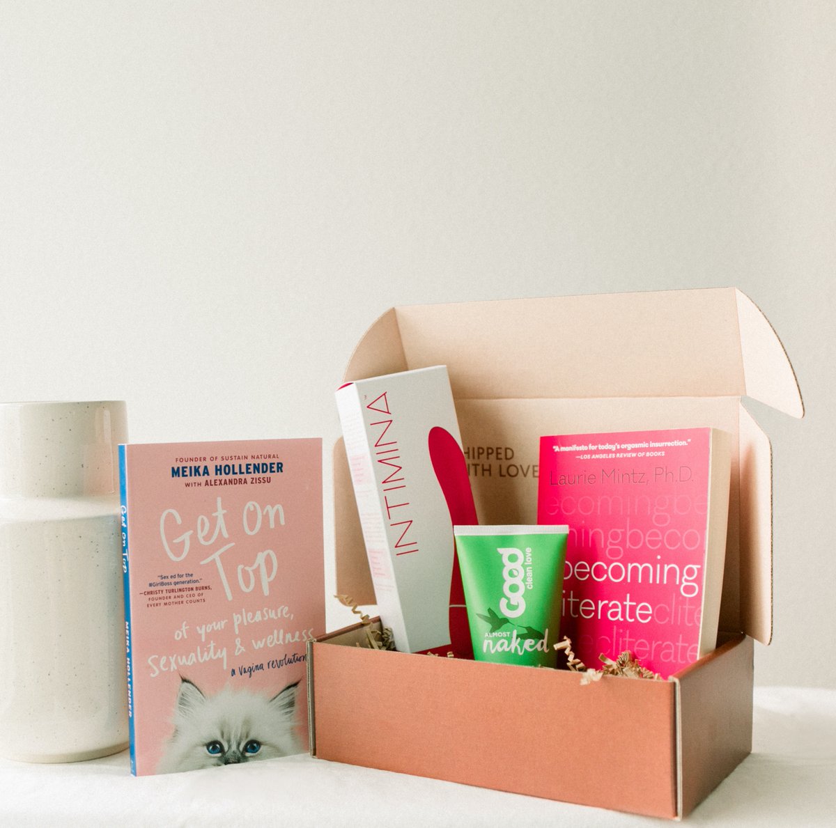 theBloomi's tweet image. Meet the #Bloomi limited edition Holiday Box to make your gift giving a little bit sexier (and easier)! ⠀⠀

Shop now: thebloomi.com/collections/gi…⠀⠀⠀⠀⠀⠀⠀
⠀⠀⠀⠀⠀⠀⠀⠀⠀
 #holidaygifts #sexualwellness
