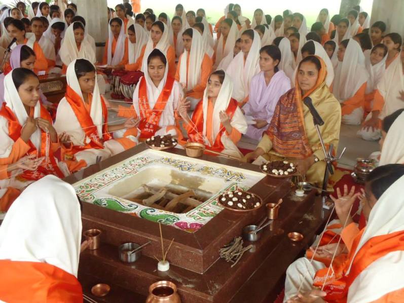 RIGHT OF WOMEN TO WEAR YAJYOPAVITUpanayan or Yajyopavit Sanskar signifies that hereafter the boy or girl shall start the pursuit of Vedic knowledge and in modern terms shall begin his/her formal education. Opposed to the Vedic commandments,6/n