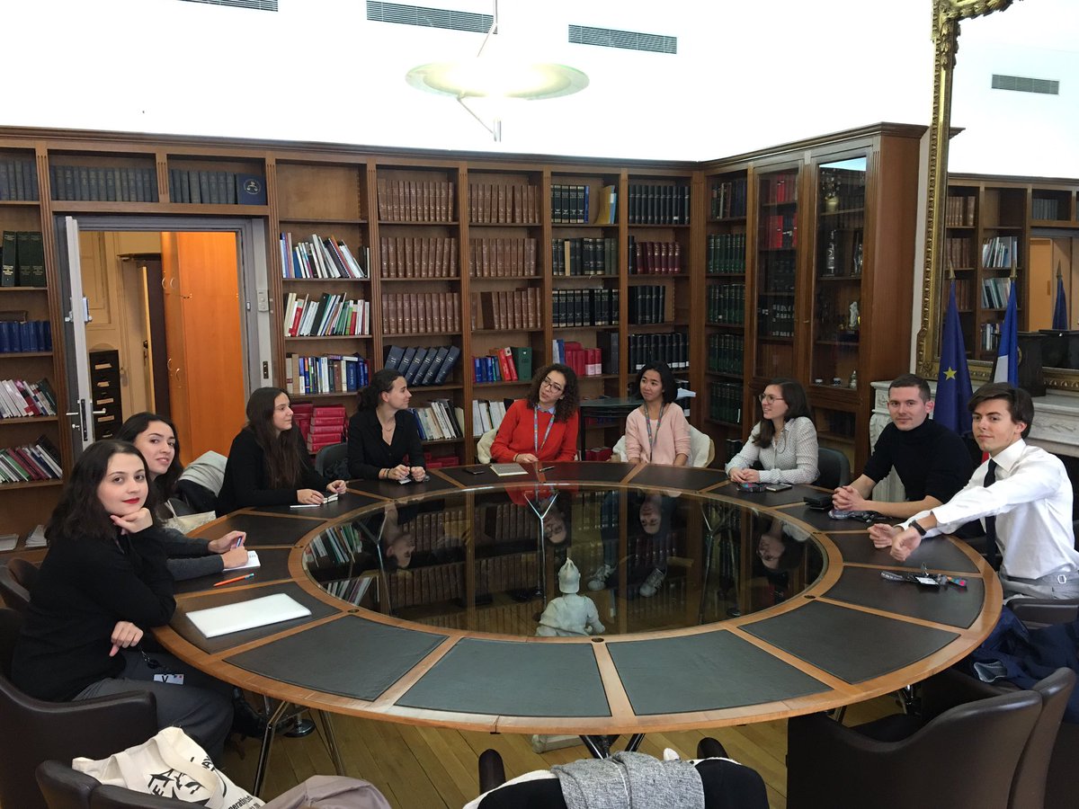 M2DPIA's tweet photo. Le mardi 3 décembre, les étudiants du Master 2 Droit Pénal International et des Affaires ont eu l’honneur d’être accueillis par Madame Emmanuelle WACHENHEIM, Cheffe du cabinet de la directrice des affaires criminelles et des grâces (DACG). https://t.co/jBhMSkwIOy