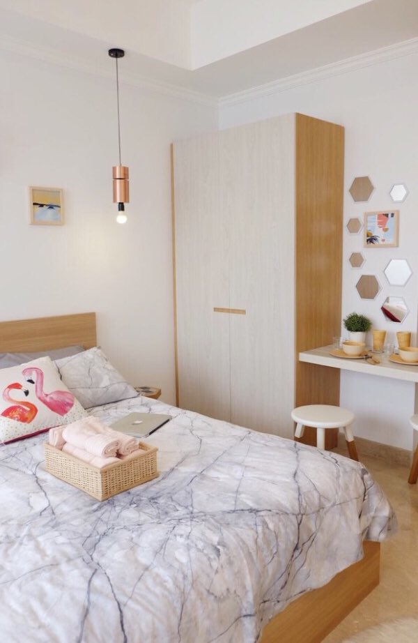 Penginapan/Kamar/Homestay Air BnB di JAKARTA Pusat dg Harga Under 25$/Rp350.000 tapi Kamar Instagramable dan Estetik! 

*Rekomendasi untuk staycation, honeymoon, nonton konser dekat JCC Senayan/JIExpo Kemayoran.  
Check this thread!