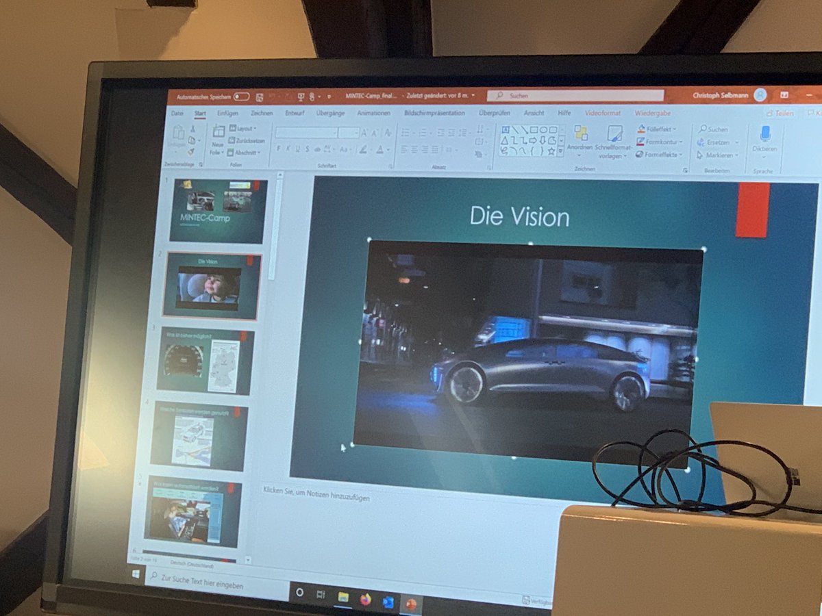 GepaHaeusslein's tweet photo. Heute findet bei uns eine Fortbildung mit unseren Stipendiaten  (zukünftige Informatik-Lehrer) zum Thema „Autonomes Fahren“ statt - super spannend! @HoppFoundation Vielen Dank an die Referenten Christoph Selbmann und Bastian Schatz! https://t.co/VjzMm6NdAD
