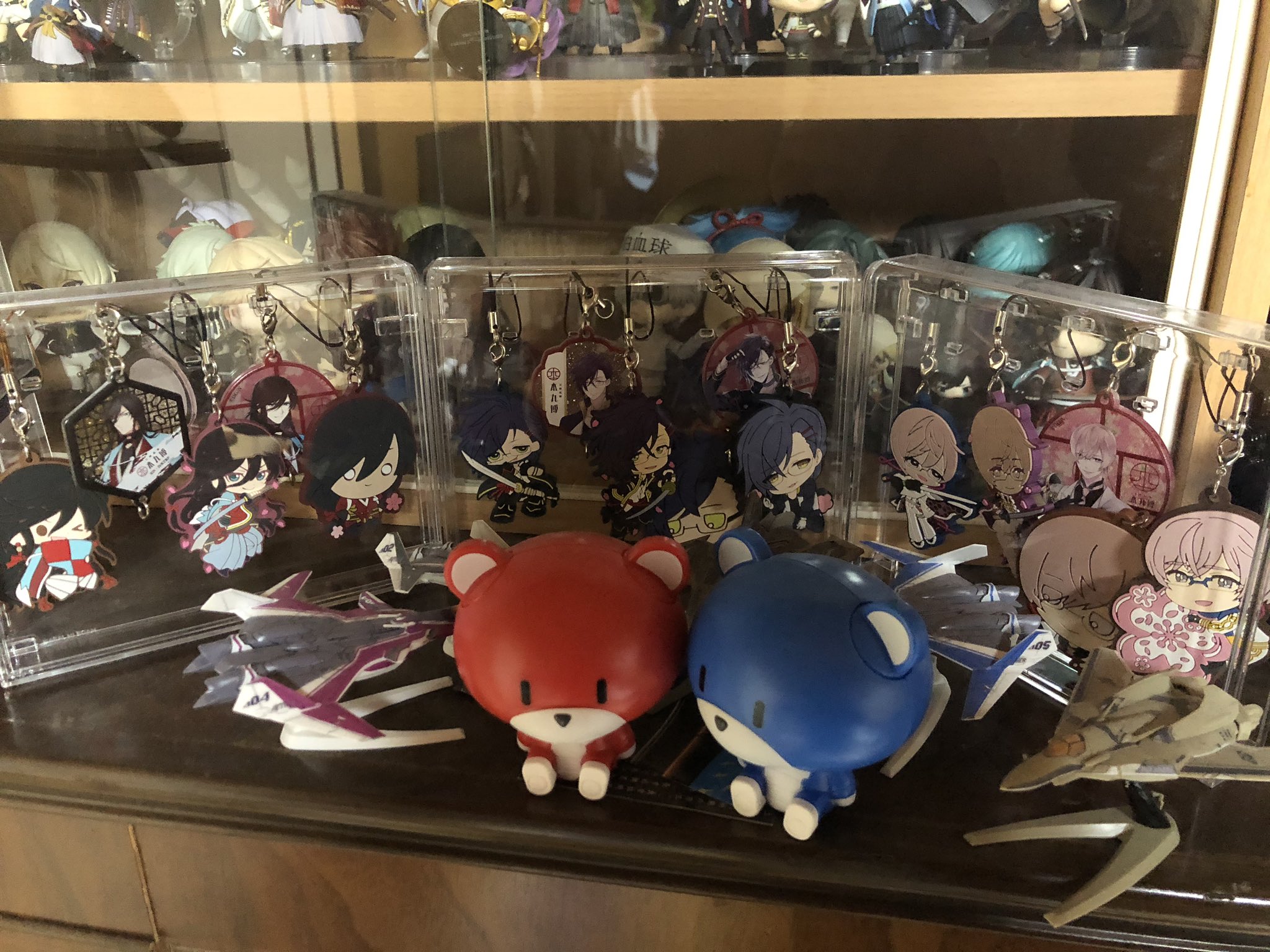 تويتر Kanoco 刀さに على تويتر 1 セリア キーホルダースタンド 2 セリア ディスプレイスタンド 3 セリア アクリル キーホルダースタンド まずはグッズ飾りたい民の味方セリアから3つほど 推しがそばにいる生活がそこに T Co Ppoimivcg7