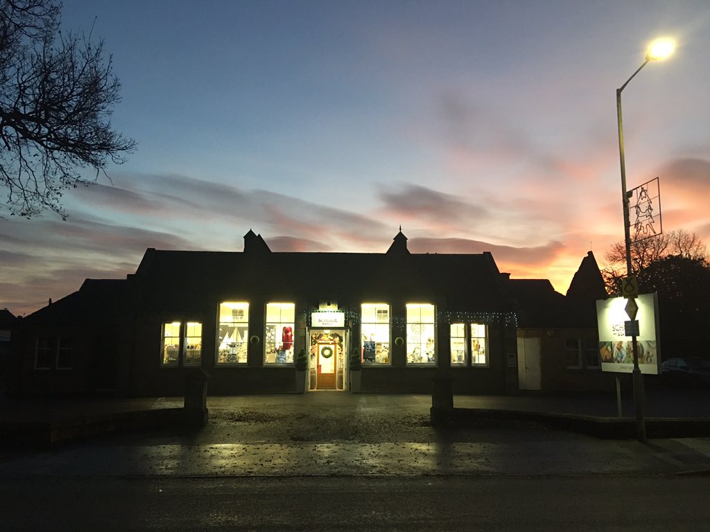 Another beautiful #sunrise in Beauly. Our shop all ready for another busy day! 
You can just see the #outlander <a href="/beaulypriory/">Beauly Priory🏴󠁧󠁢󠁳󠁣󠁴󠁿</a> behind. 

oldschoolbeauly.com