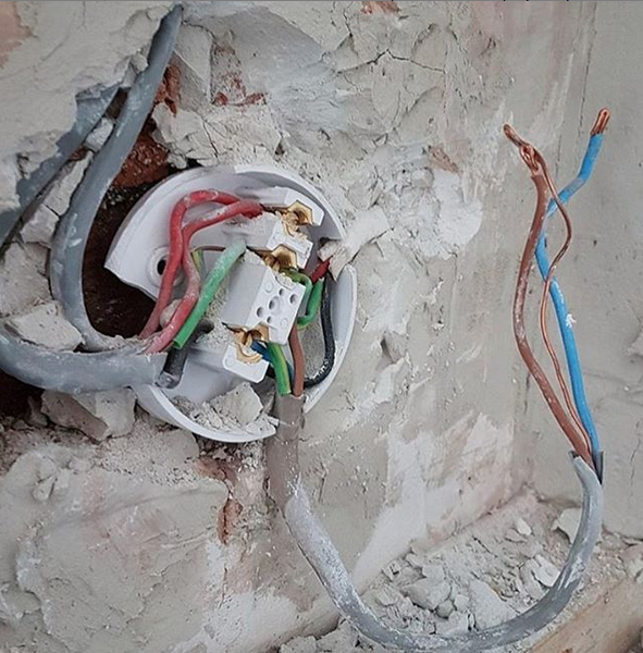 proelectrician's tweet photo. Happy hump day! We got tagged in this #caughoncamera shocker yesterday by p.b_electrical_services: “Look at this house of horrors!” Don’t forget to tag us in any shocking discoveries you make and see if you feature on our page! #professionalelectricianandinstaller https://t.co/hYlaoFXDJK