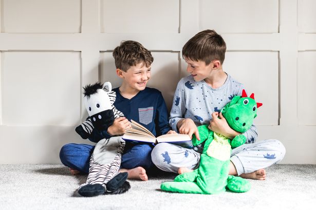UKMumstv's tweet photo. 🦓COMPETITION TIME!🦓 Happy #WinitWednesday! Keep nice and cosy this #winter as we’re giving you the chance to #win a Zebra Long Hot Water Bottle from Potwells, worth £39.95! To enter, just #RT&amp;FLW @ukmumstv! *Ends 9 Dec at 10am* T&amp;Cs in bio! #Christmas #competition #prize https://t.co/7kaJN8ZrvZ
