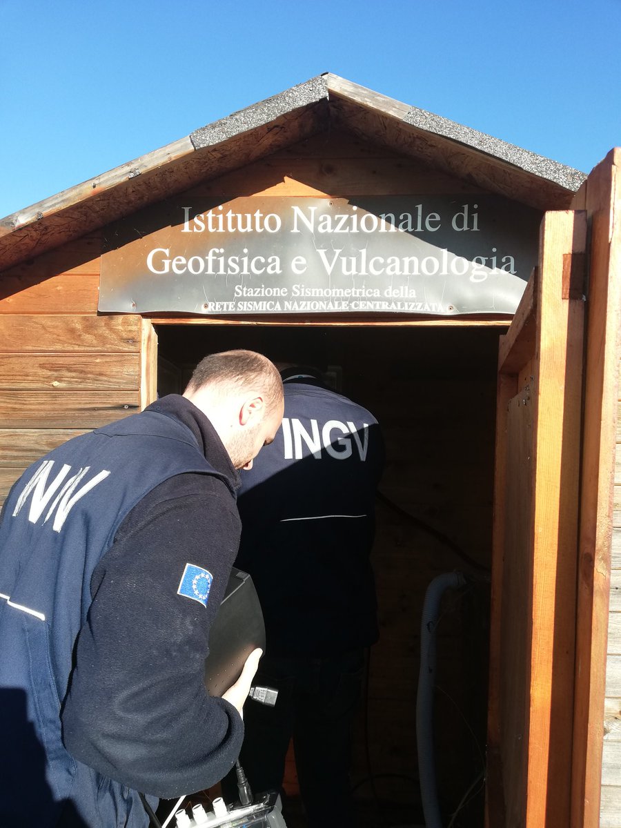 SilviaCentra's tweet photo. Mattinata di lavori qui alla stazione di monitoraggio a Tor Tre Ponti #ingv https://t.co/QR1HZLBzSR