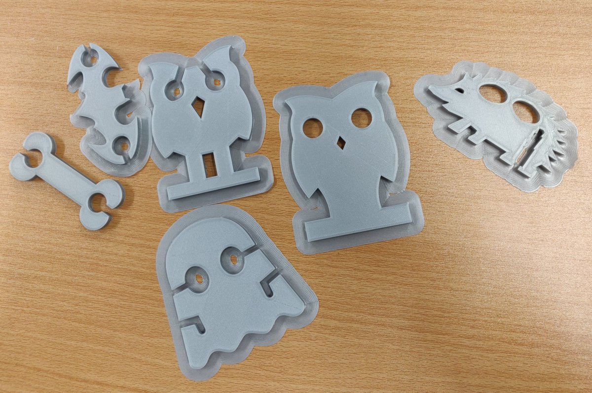 ColChraoibhinCS's tweet photo. Hot off the press. The 2nd year TG class had only 1 condition, their earphone design had to incorporate some part of any topic covered so far this year. Axial symmetry was popular https://t.co/c8fYee1c61