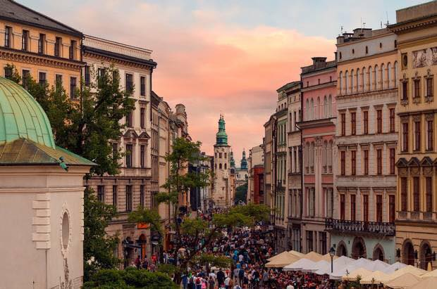 Arrow_Travel's tweet photo. Krakow City Breaks 🏛🌅 #Poland

🛩 21st April x 5 nights - £239 ‼️
🛩 3rd May x 5 nights - £249 ‼️

🇵🇱 Return flights Belfast Int to Krakow
🇵🇱 3* Vienna House Easy Cracow - Room Only
🇵🇱 Reserved seats, priority boarding and hand luggage

#BookNow £150pp deposit ☎️ 02890 628536 https://t.co/P8N5aUAeOj