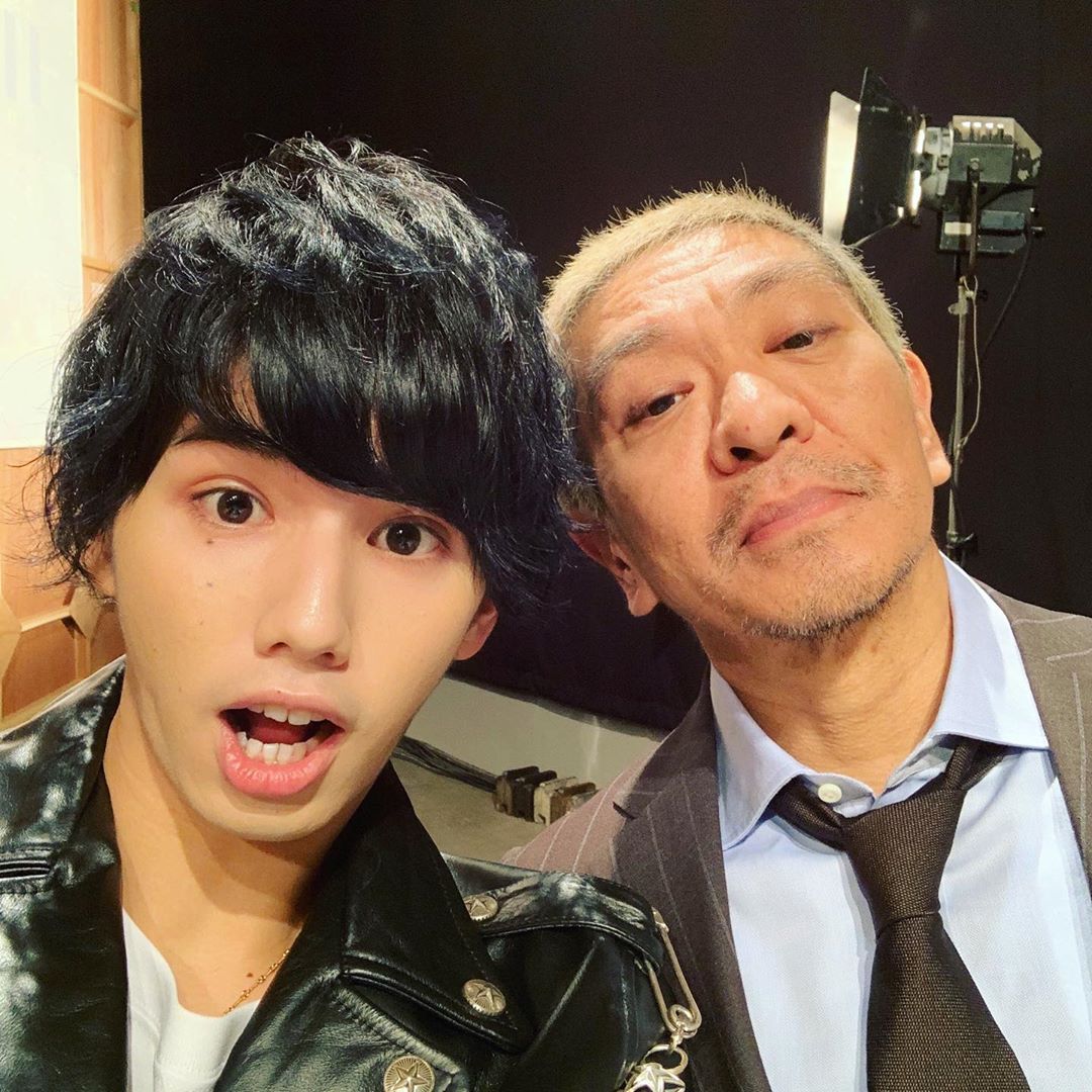 ourstory_mfs's tweet photo. [TRANSLATION]

12/5 (Thu) 22:00~
I will appear on NTV's "Downtown DX"!

It was my first appearance, but I had a ton of fun!!
Please watch!

#DowntownDX
#MatsumotoHitoshi
#HamadaMasatoshi
#GodofLaughter
#LaughingBuddha
#IlovedwatchingalmostallofDowntown'sprogramssinceIwaslittle https://t.co/3SwAsSX2ND