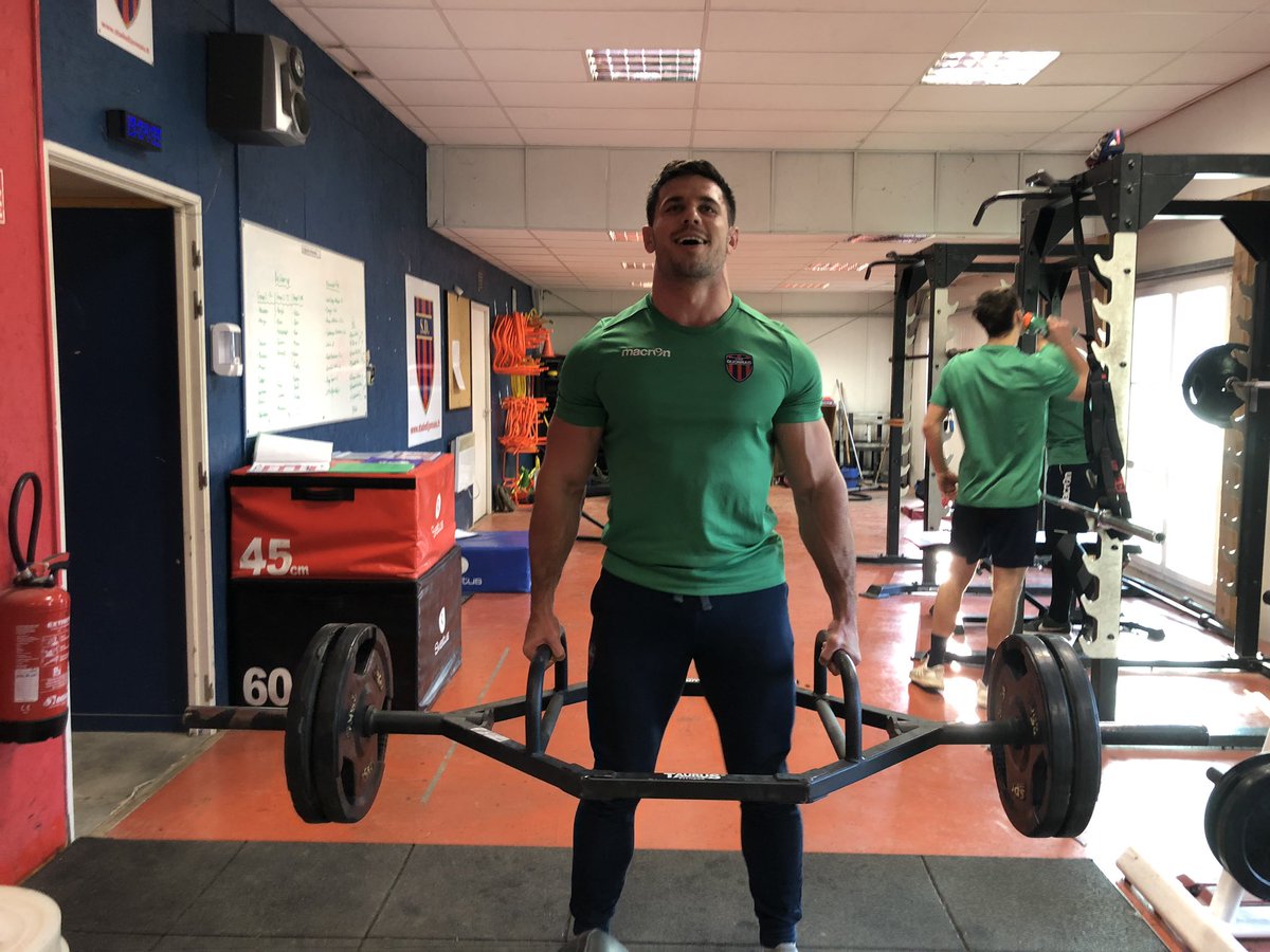 stadedijonrugby's tweet photo. 🔴🔵 WORK OUT 🏋️‍♂️

Petit tour dans la salle de muscu ce matin avec les 3/4 !

#kevinamiot &amp; @jcfourie07  travaillent dur pour revenir au plus vite 🙌

#stadedijonnais #dijon #rugby #workout #dijonnais #work #training https://t.co/1HOZ2IfCUU
