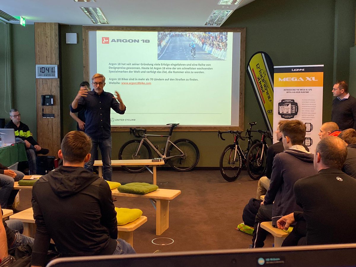 Erstes Team Treffen des Team Vorarlberg Santic im Hotel am Badersee! Einige Sponsoren waren vertreten. @United_Cycling, <a href="/Argon18bike/">Argon 18</a> , <a href="/profile_design/">Profile Design</a> , <a href="/ROTOR_bike/">ROTOR_bike</a> , @CycleCafe , <a href="/Lezyne/">Lezyne</a>   Die Mannschaft ist ready for take off  - 2020 kann kommen!