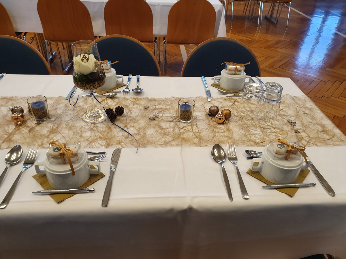 Wunderschöne #Röchlingdekoration auf unserer diesjährigen #Weihnachtsfeier.
Bei leckerem #Essen und unterhaltsamem #Programm haben wir einen tollen gemeinsamen Abend im #GemeindesaalSalzstetten erlebt.