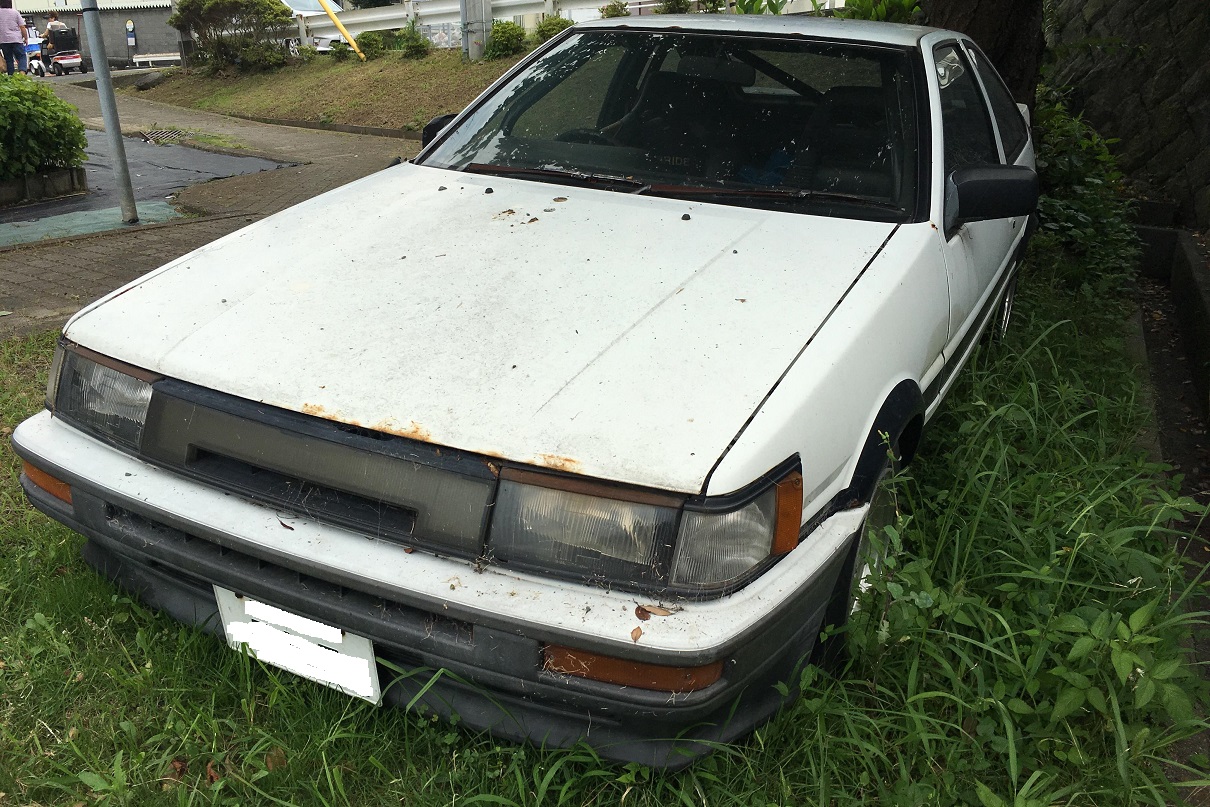 カーネクスト 公式 廃車のカローラレビンae86 昭和60年式 5mt車 1600cc 140 000km 約5年間放置していたので エンジン不動 タイヤ空気抜けあり 廃車買取カーネクストで買取り致しました 不動車でも86レビンはレア車なので人気ですね