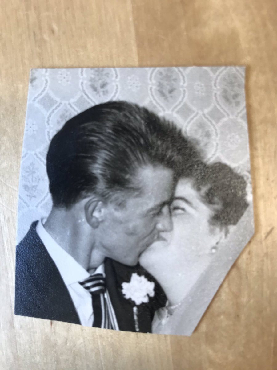 Do you know who these people are? This picture was in a purse that was found in Carisbrooke Avenue (B37). @3Treescentre @North_Solihull