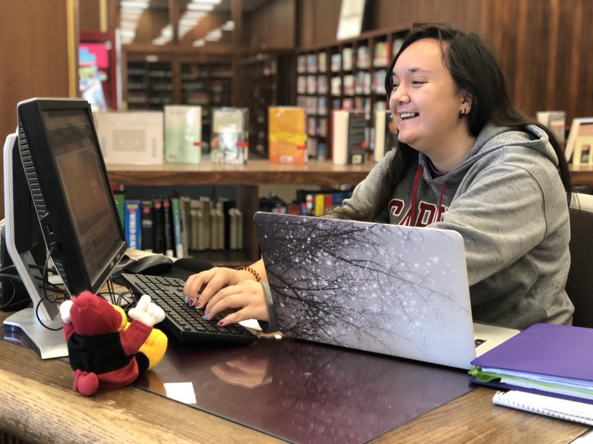 UofSC_TCoop's tweet image. Cocky needs to print out his exam reviews but he isn&apos;t sure where to start. Luckily he stopped by the Research &amp;amp; Instruction desk and Student Ambassador Shaelyn was able to help him find his way. Keep following along as #CockysTrekThroughTCoop continues. #UofSC #UofSCStudents