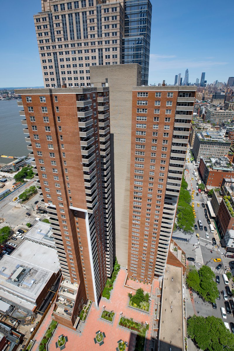 StellarMgmtNYC's tweet image. Photographic proof that #IndependencePlaza looks great from every angle.