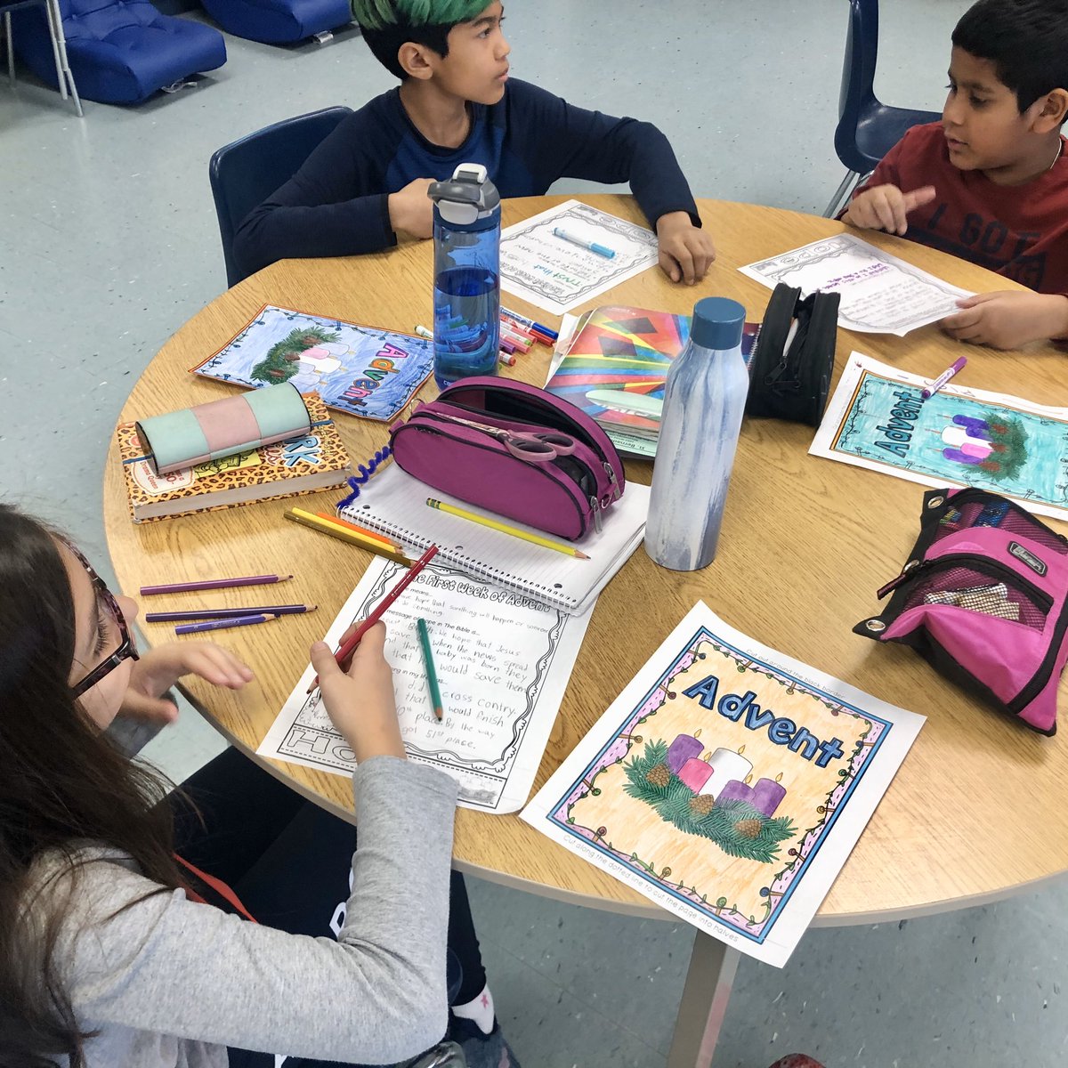 MrsAzizsClass1's tweet image. Working on our Advent booklet #firstweekofadvent #hope