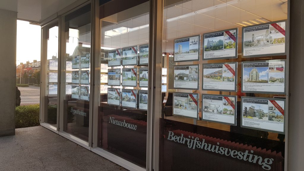 VitrineMediaMX's tweet image. Inmobiliarias en todo el mundo confían en VitrineMedia. Que esperas y aprovecha los beneficios que nuestros productos ofrecen para ti. #displayLed #publicidad #atraemasclientes #vendemas #aprovechatusvitrinas #negocios #inmobiliarias #mexico #guadalajara #monterrey #queretaro