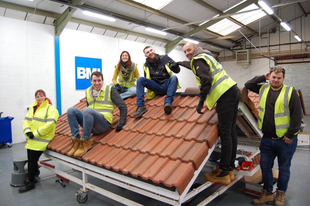 BMI_Trainer's tweet image. Brilliant two days spent with @BMIUKandIreland colleagues and friends from merchants @SIGRoofing @BaseRoof @KingsleyROOFING #WillisWestcott perfecting their #pitched and #flat #roofing skills!! 👍🏠🔨