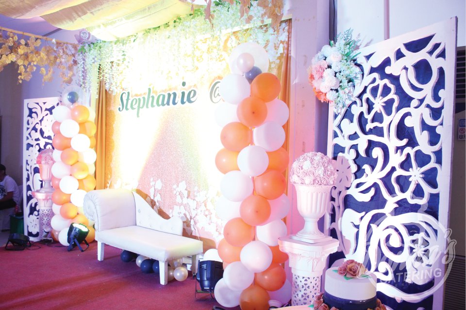 Stephanie Shane's 18th Birthday celebration at Lumanog Farmville Resort and Restaurant last November 30, 2019. 😊😘🥂
#Debut #18thBirthday #BirthdayGirl #BlackGoldWhite #DonnasCatering #Catering #CateringServices #CateringForAllOccasions

facebook.com/donnascatering…