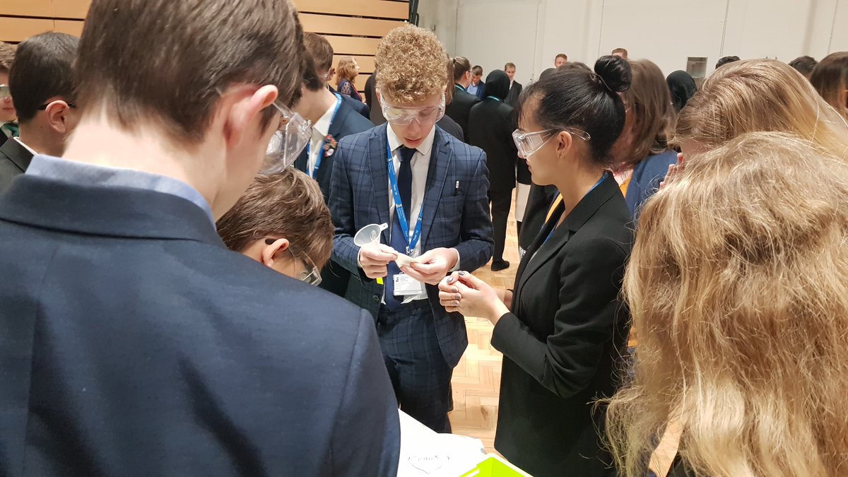 ENLUTC's tweet photo. Thank you to @Phillips66UK and @TSLA_Info for the #Chembox session this morning. It was great to see our year 10 students interacting with #chemistry experts and finding out more about this #scientific discipline 👩‍🔬👨‍🔬

#SkilledForLife #FuellingCareers #STEM https://t.co/fvy6Ylserb