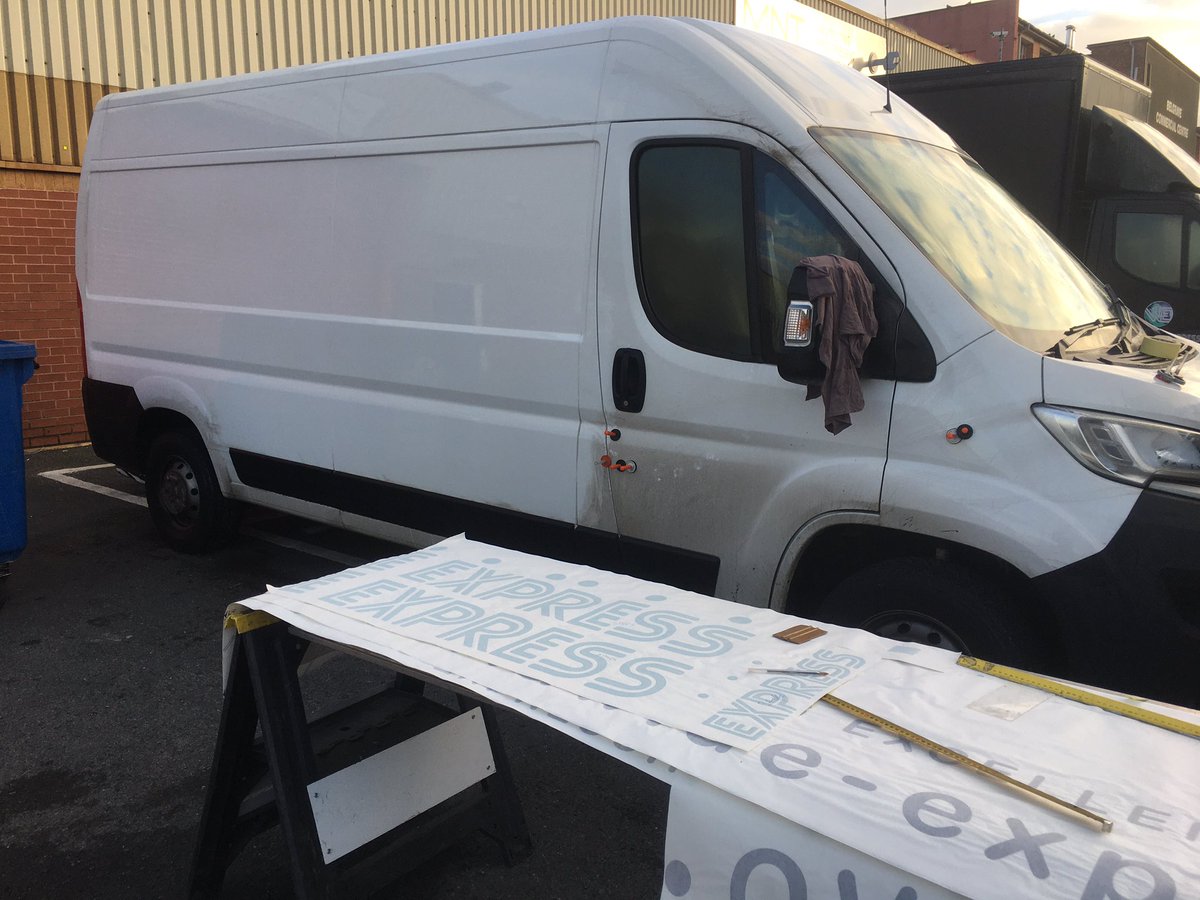 FocusSigns's tweet photo. Cold start this morning but the show must go on! Another van completed for our good friends at Worldwide Express https://t.co/7nbwp5lE9i