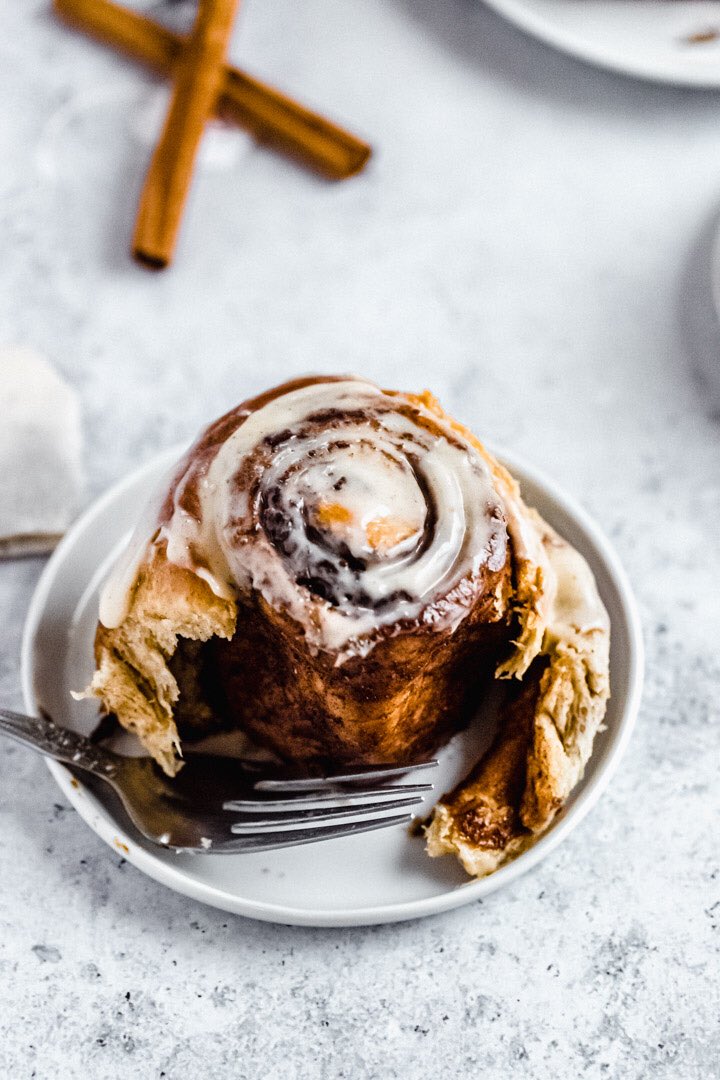 QueenAppetit's tweet image. Another remix of my best ever cinnamon rolls recipe! The dough is made with chai tea milk and there’s homemade chai spice in the dough, filling and cream cheese icing! 
.
.
Chai Latte Cinnamon Rolls recipe:
queensleeappetit.com/chai-latte-cin…