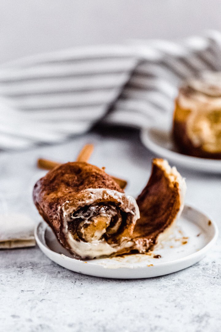 QueenAppetit's tweet image. Another remix of my best ever cinnamon rolls recipe! The dough is made with chai tea milk and there’s homemade chai spice in the dough, filling and cream cheese icing! 
.
.
Chai Latte Cinnamon Rolls recipe:
queensleeappetit.com/chai-latte-cin…