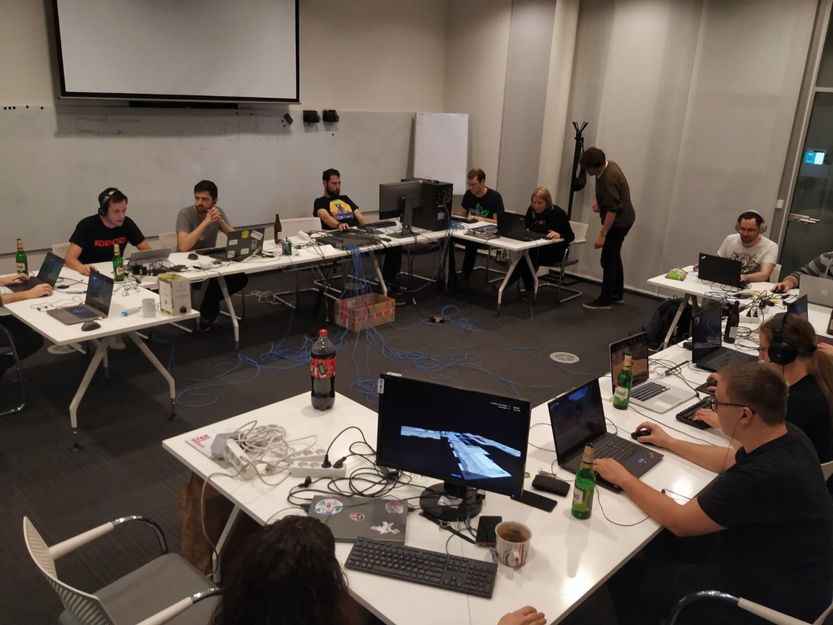 ECODevops's tweet image. Our first Christmas LAN-party. #Counter-Strike #beer #pizza