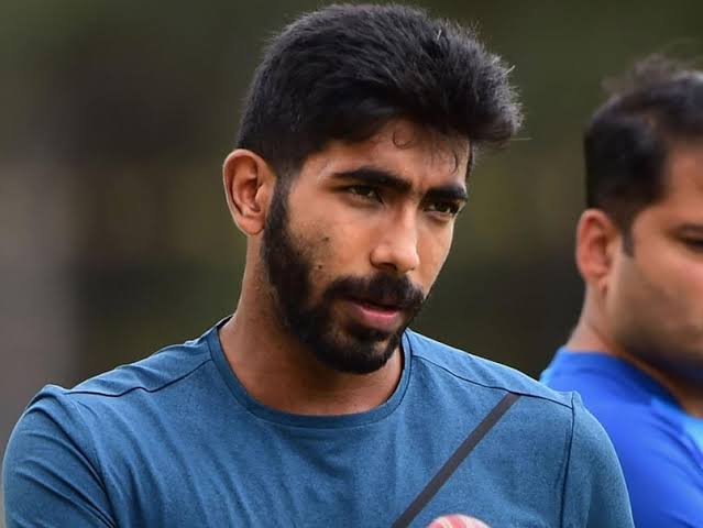 CrickeTimes's tweet photo. Jasprit Bumrah on Abdul Razzaq:

"Our Hardik Pandya is better than you fraud. And try facing me once in a net session without your abdominal guard. Then you will forever forget about baby." https://t.co/apTLGuhzDM