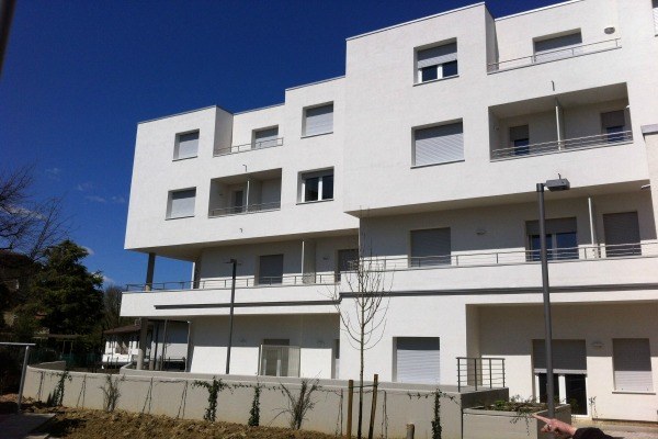 La <a href="/RegioneER/">Regione Emilia-Romagna</a> dà il via a un programma straordinario da 21 milioni per #edilizia residenziale SOCIALE e PUBBLICA e #rigenerazione urbana e ambientale.<a href="/sbonaccini/">Stefano Bonaccini</a> "#casa bene primario, tutti devono poter contare su un alloggio stabile e dignitoso" bit.ly/2rU388e