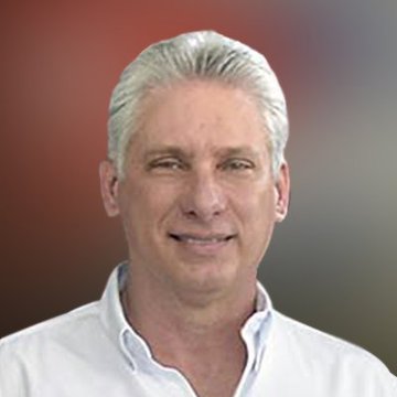 carlosalr59's tweet photo. @CubaMES @UCPVarona Nuestros profesores y estudiantes seguirán formando a las nuevas generaciones en la filosofía de la resistencia.Cuba es y será un eterno Baraguá. Somos continuidad . Nuestro presidente podrá contar con nosostros para hacer Revolución. https://t.co/dCM0S9esDo